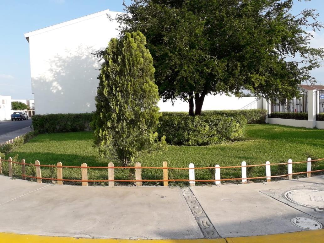 Airport Short & Long Term Express Almeria X Monterrey Buitenkant foto